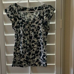 Ann Taylor Black and White Ruched Flutter Sleeve Blouse